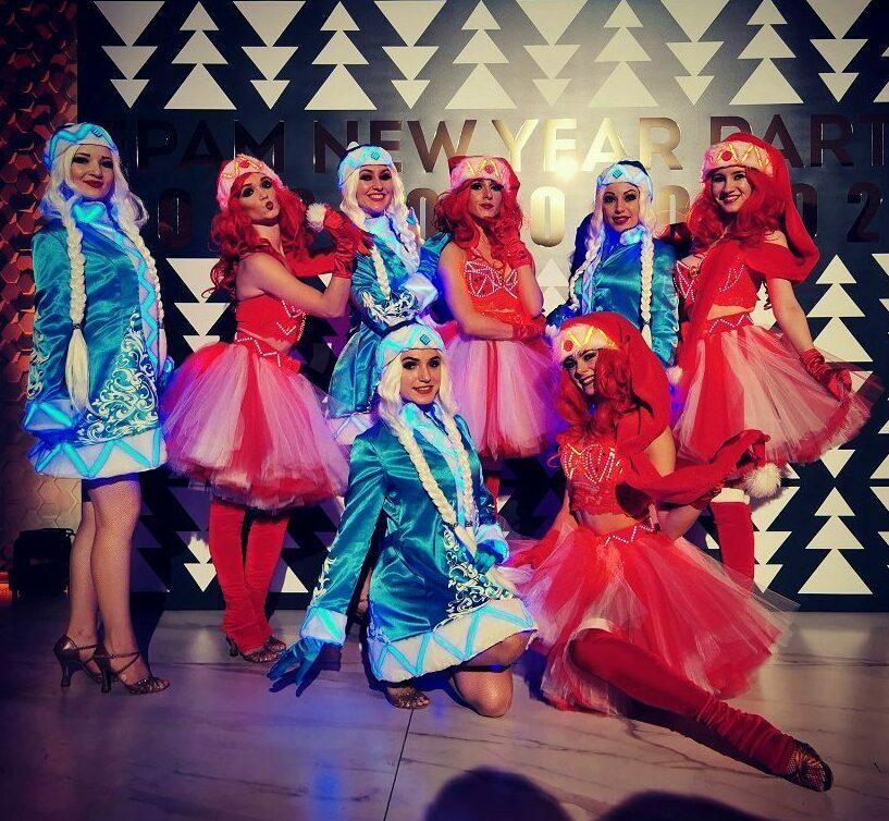 Танцоры в светодиодных костюмах QUINTESSENCE. Новогодний номер JINGLE BELLS