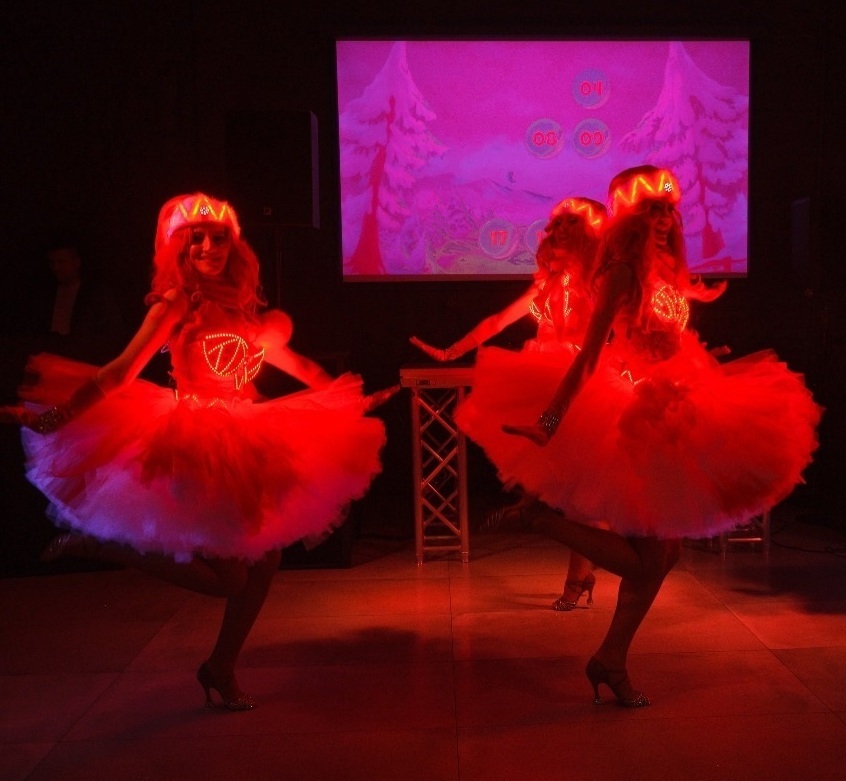 Танцы в световых новогодних костюмах QUINTESSENCE. Номер JINGLE BELLS