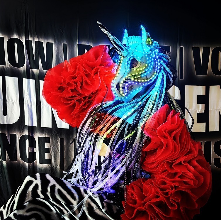 Огненная красная лошадь на ваше новогоднее мероприятие Огненная красная лошадь на ваше новогоднее мероприятие