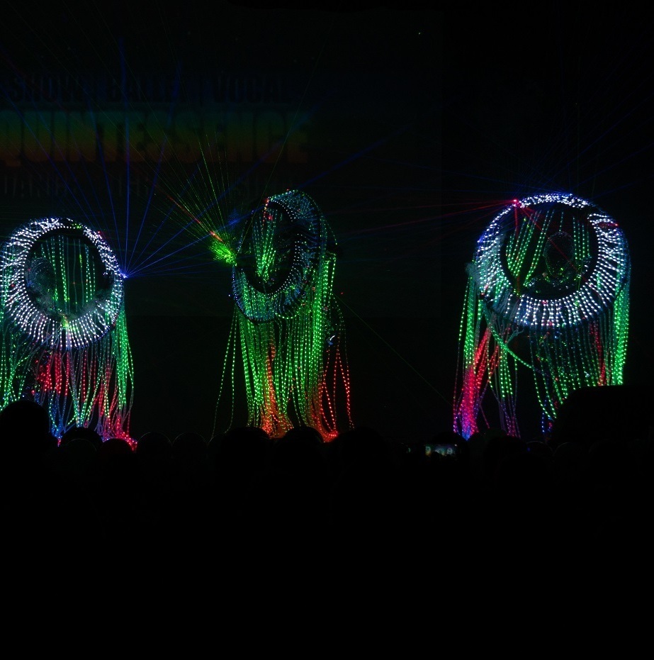 Зеркальное лазерное шоу