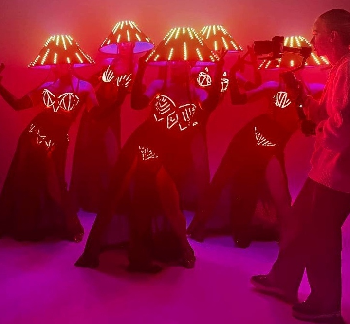 Съемки нового светового шоу LADIES IN RED вокальное световое шоу QUINTESSENCE