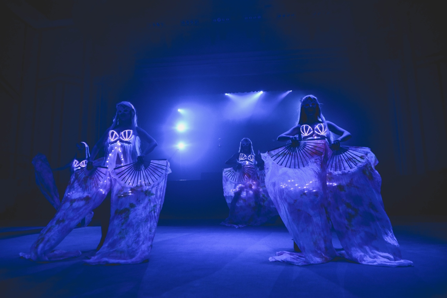 MAGIC DIVAS