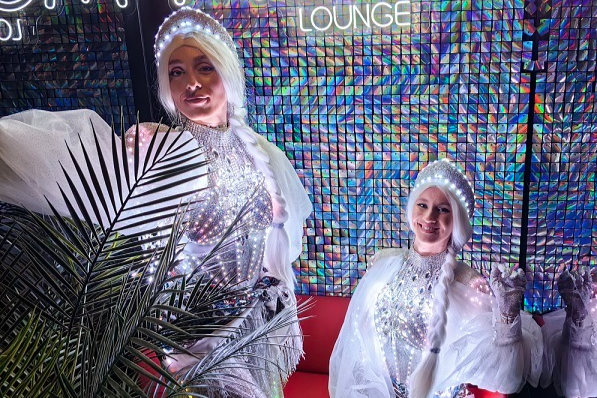 Световое шоу в современном русском стиле