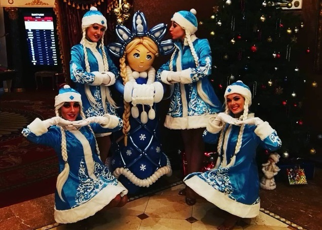 Подтанцовка  на новогоднее мероприятие в костюмах от номера SNEGUROCHKI светового шоу QUINTESSENCE